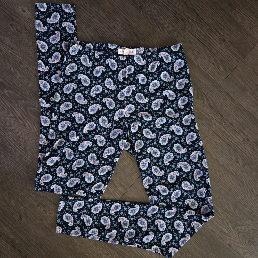 Socialite Black and Blue Paisley Floral Leggings